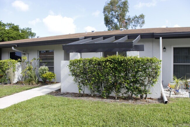 5620 Queen Palm Ct in Delray Beach, FL - Building Photo - Building Photo