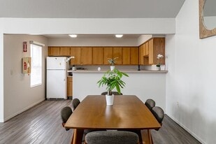 AUTUMN RIDGE APARTMENTS in Saginaw, MI - Building Photo