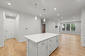 2320 Field Point Rd in Herndon, VA - Building Photo - Building Photo