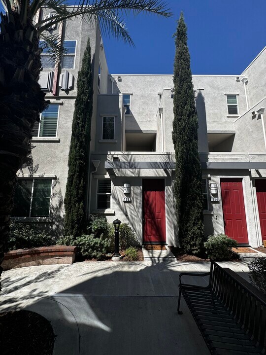 122 Eureka Pl in Upland, CA - Building Photo