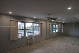 3922 NE 166th St in Miami, FL - Building Photo - Building Photo