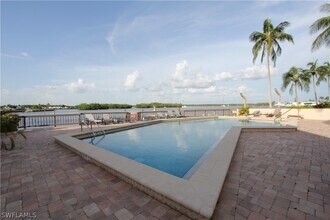 898 Buttonwood Dr in Fort Myers Beach, FL - Building Photo - Building Photo