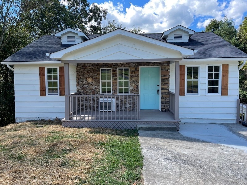 104 Highland Dr in Kingston, TN - Building Photo