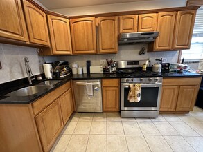 25 Gibbs St, Unit 1 in Brookline, MA - Building Photo - Building Photo