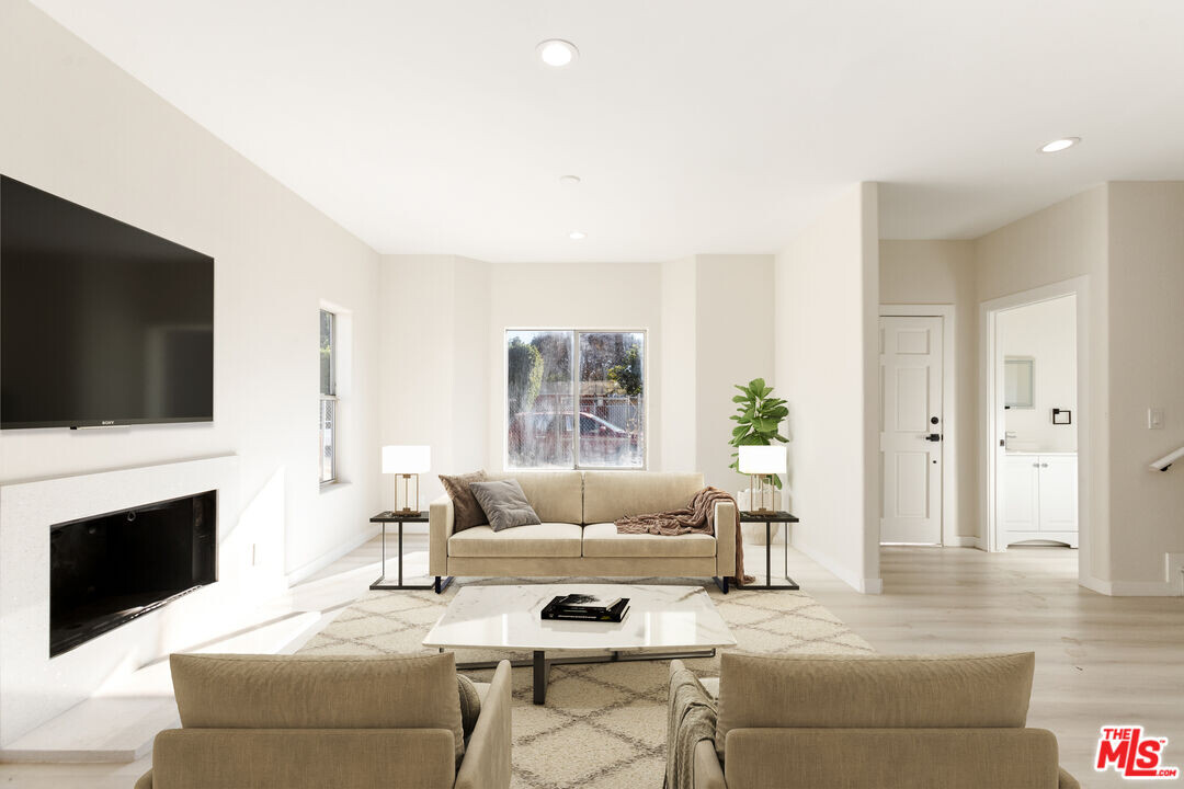7904 Tampa Ave in Los Angeles, CA - Building Photo