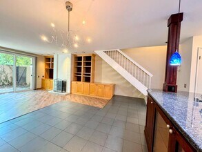 2224 Woodside Ln in Sacramento, CA - Building Photo - Building Photo