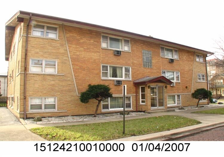 7222 Dixon St in Forest Park, IL - Building Photo