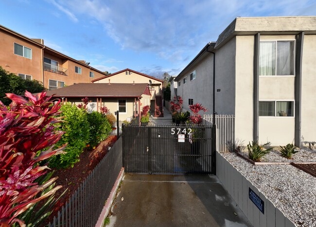 5742 Woodman Ave, Unit #2