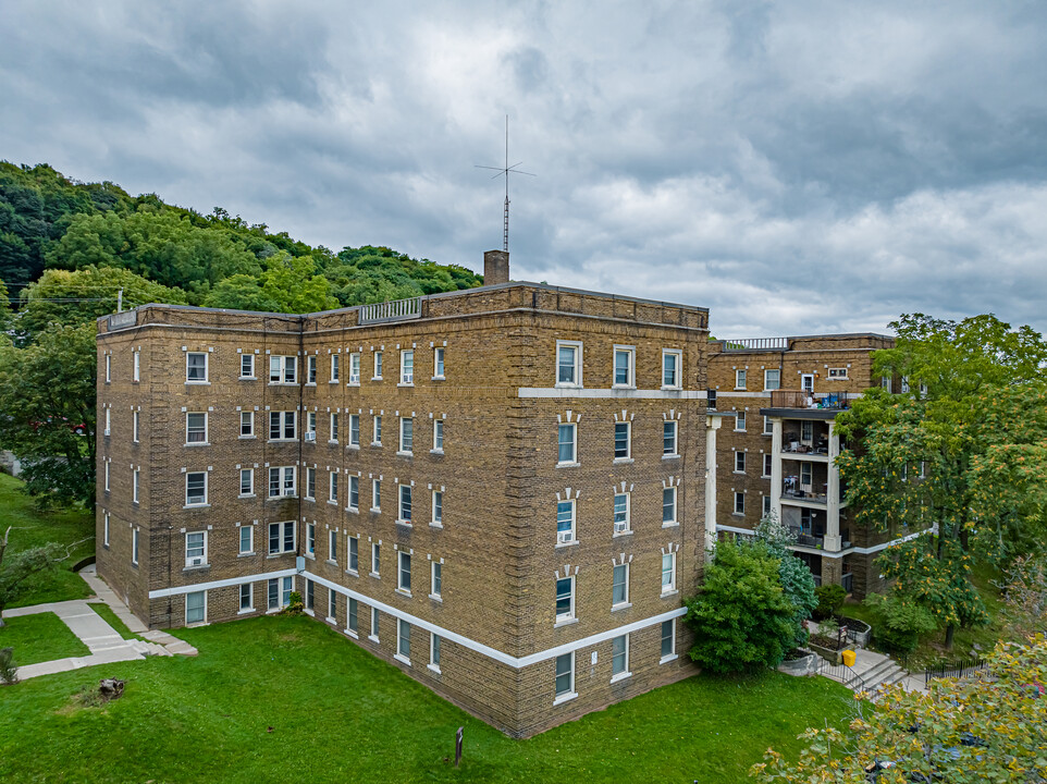 Mountainview Apartments in Hamilton, ON - Building Photo