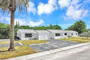 2419 Pierce St in Hollywood, FL - Building Photo