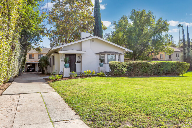 1562 N Lake Ave in Pasadena, CA - Building Photo - Building Photo