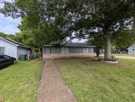 5251 Procter St in Port Arthur, TX - Building Photo