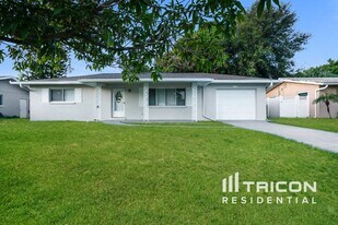 2529 Brentwood Dr in Clearwater, FL - Building Photo