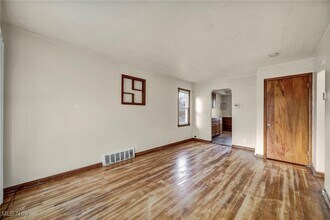 10213 Dove Ave in Cleveland, OH - Building Photo - Building Photo