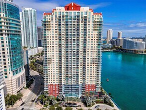 1155 Brickell Bay Dr in Miami, FL - Building Photo - Building Photo