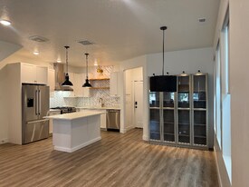 5258 W Dock St in South Jordan, UT - Building Photo