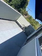 3067 Lucinda Ln, Unit Upstairs Duplex in Santa Barbara, CA - Foto de edificio - Building Photo