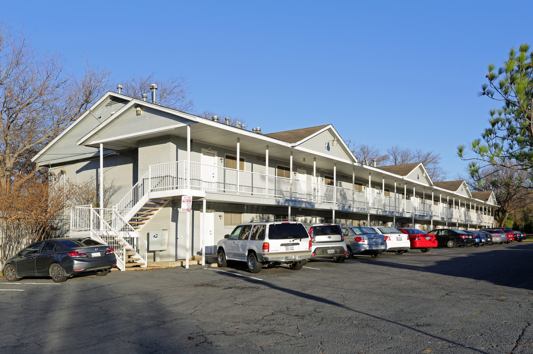 West Oak in Denton, TX - Building Photo