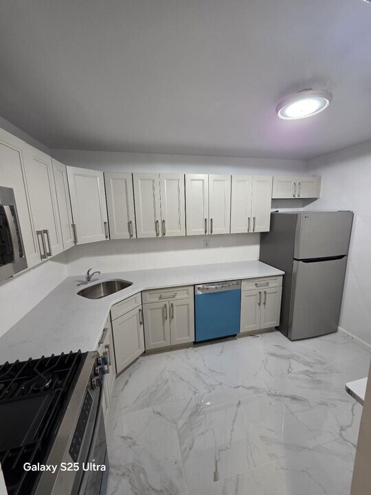 11031 72nd Dr, Unit 3 floor in Forest Hills, NY - Foto de edificio