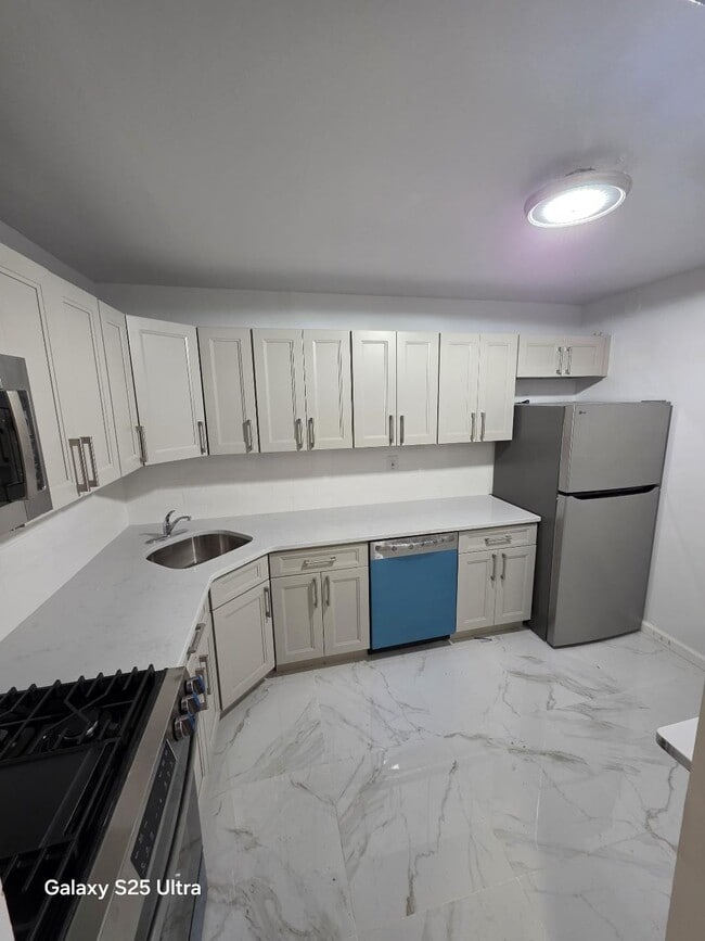 11031 72nd Dr, Unit 3 floor