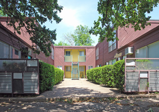 Redwood Apartments in Austin, TX - Building Photo - Building Photo