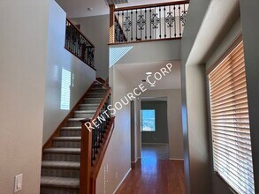 28479 Falcon Crest Dr in Santa Clarita, CA - Building Photo - Building Photo