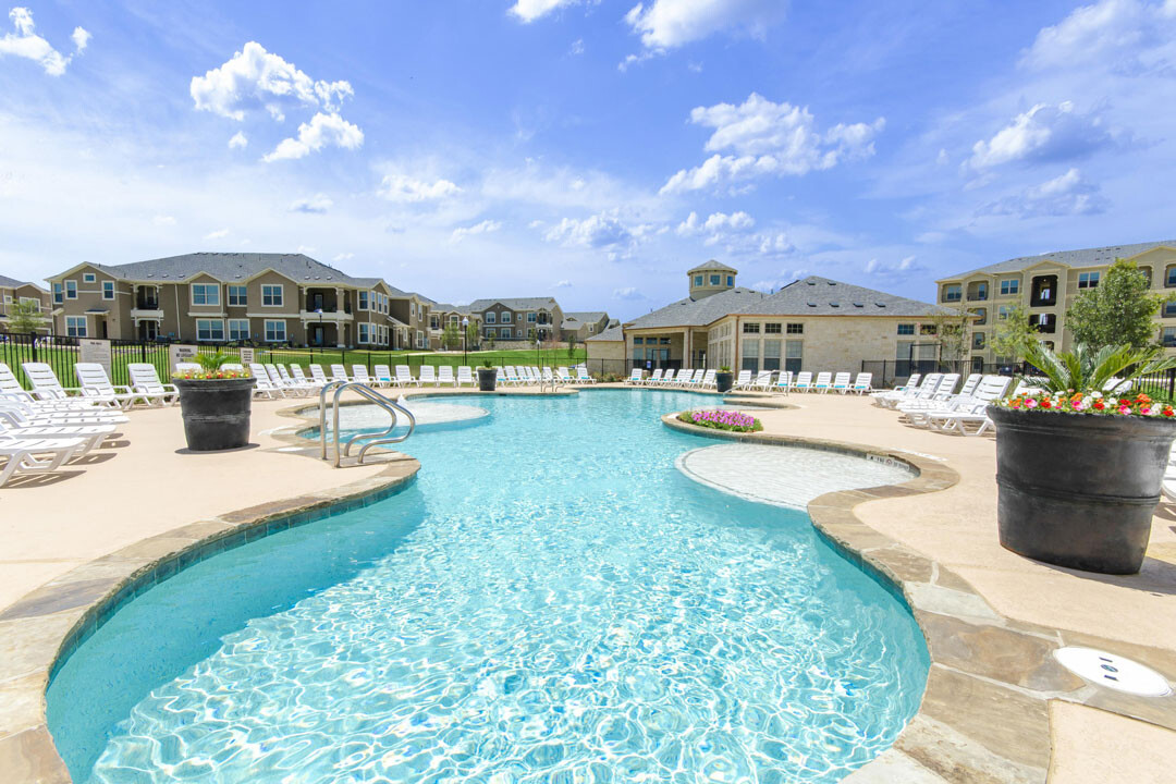 Park at Briggs Ranch in San Antonio, TX - Building Photo