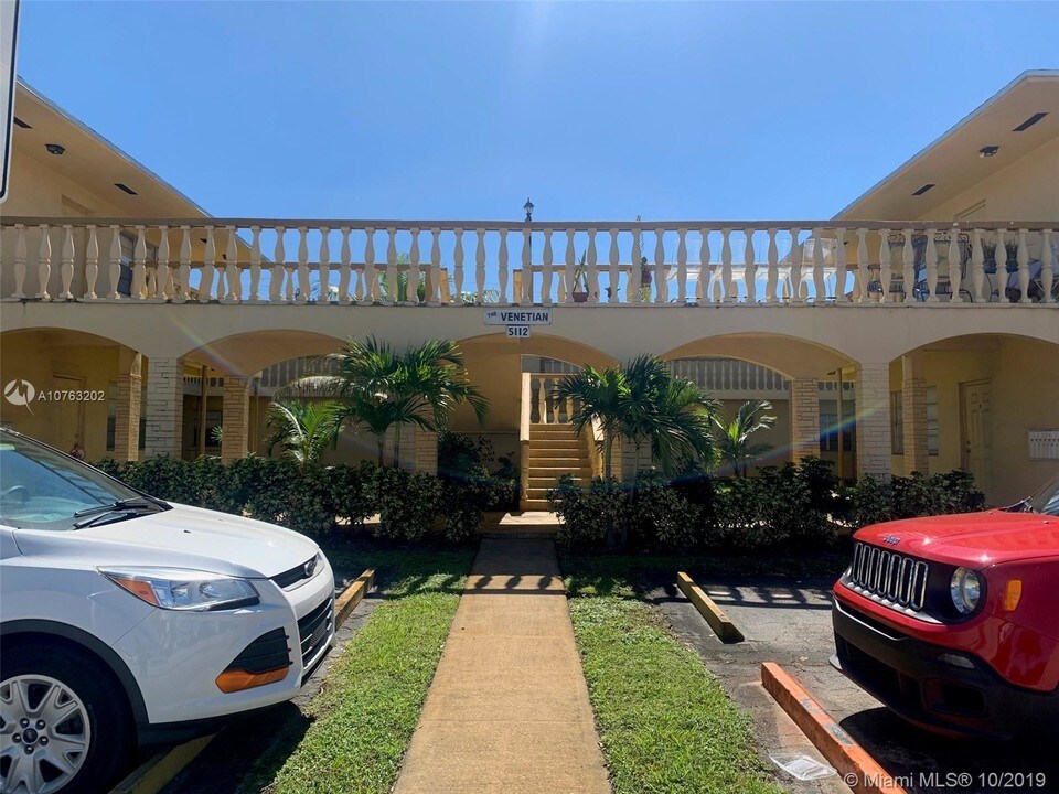 5112 Hollywood Blvd-Unit -21 in Hollywood, FL - Building Photo