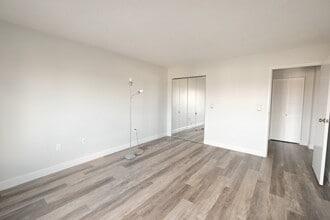 10 N Wood Ave, Unit 419 in Linden, NJ - Foto de edificio - Building Photo