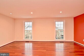 2481 Windbreak Dr in Alexandria, VA - Building Photo - Building Photo