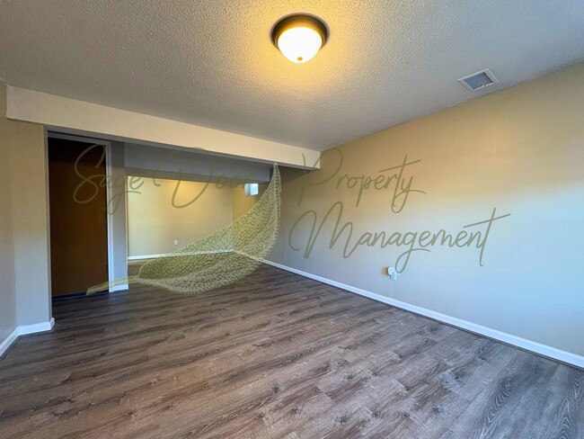 1016-1018 SW Kingscross Rd in Blue Springs, MO - Building Photo - Building Photo