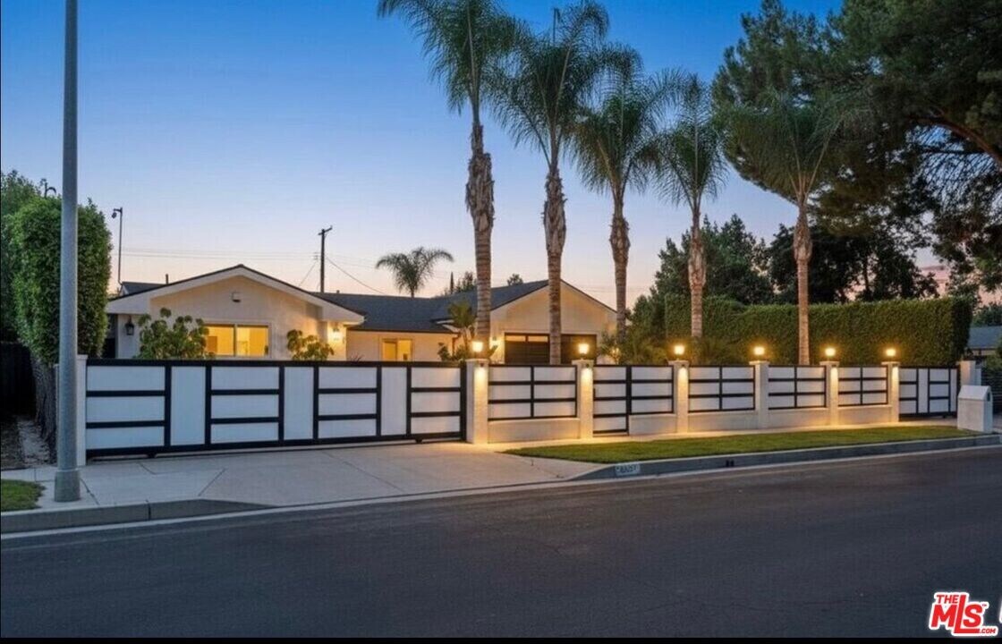 6243 Berquist Ave in Los Angeles, CA - Building Photo