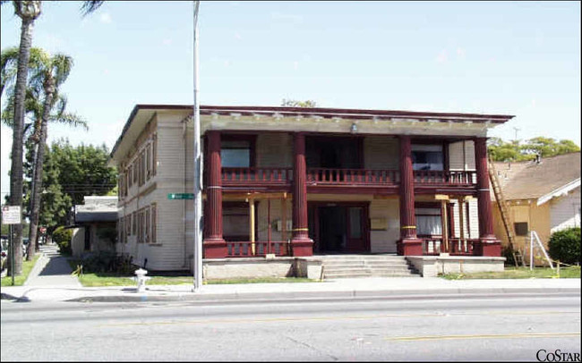 108 E Pine St in Santa Ana, CA - Building Photo - Building Photo