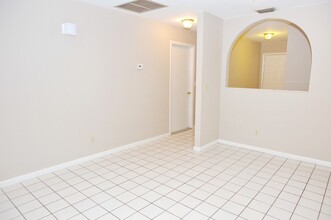 529 102nd Ave N in Naples, FL - Foto de edificio - Building Photo