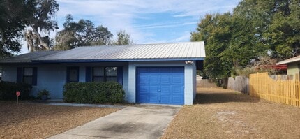 242 Redbud Ln in Palatka, FL - Building Photo - Building Photo