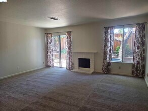 7596 Silvertree Ln in Dublin, CA - Building Photo - Building Photo