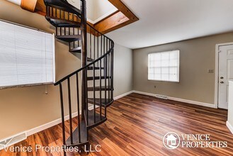 2139 Summit St in Columbus, OH - Building Photo - Building Photo