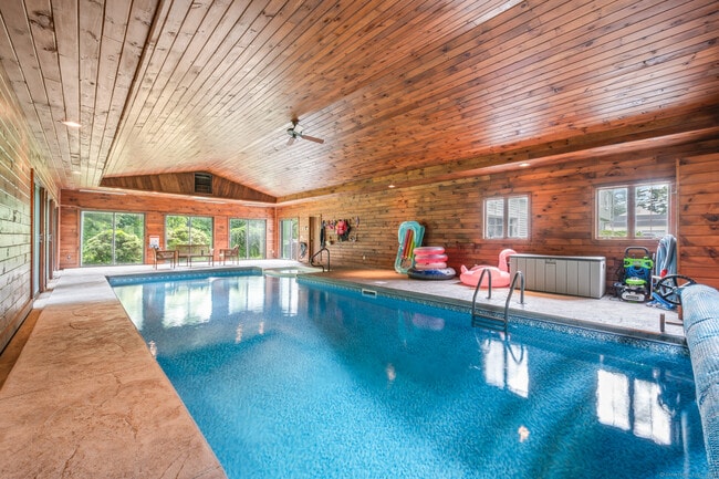 181 Farms Village Rd in Simsbury, CT - Building Photo - Building Photo