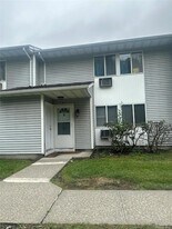 5 Ruth Ct in Middletown, NY - Building Photo