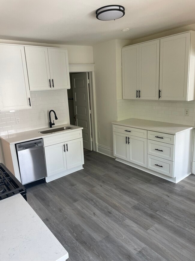 2001 Grand St NE, Unit 2