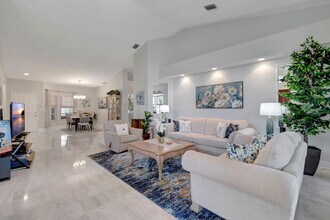 7136 Ashford Ln in Boynton Beach, FL - Building Photo - Building Photo