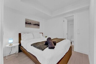 170 Cumberland St, Unit SI ID1388910P in Toronto, ON - Building Photo - Building Photo