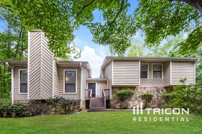 property at 1935 Oakleaf Ct