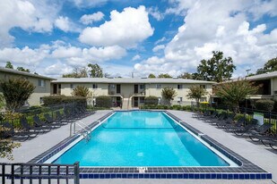 Frederick Gardens in Gainesville, FL - Building Photo