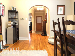 930 W Gunnison St, Unit 1 in Chicago, IL - Foto de edificio - Building Photo