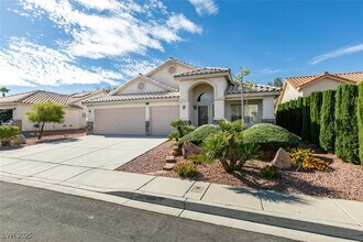 2744 Summerchase Ln in Henderson, NV - Building Photo - Building Photo