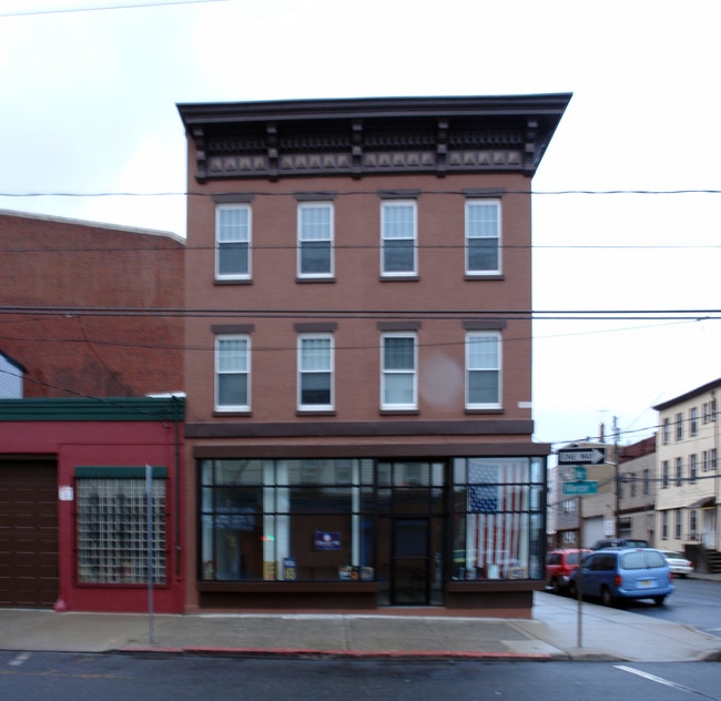 527 Mercer St in Jersey City, NJ - Building Photo - Building Photo