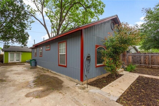 74 Julius St in Austin, TX - Building Photo - Building Photo