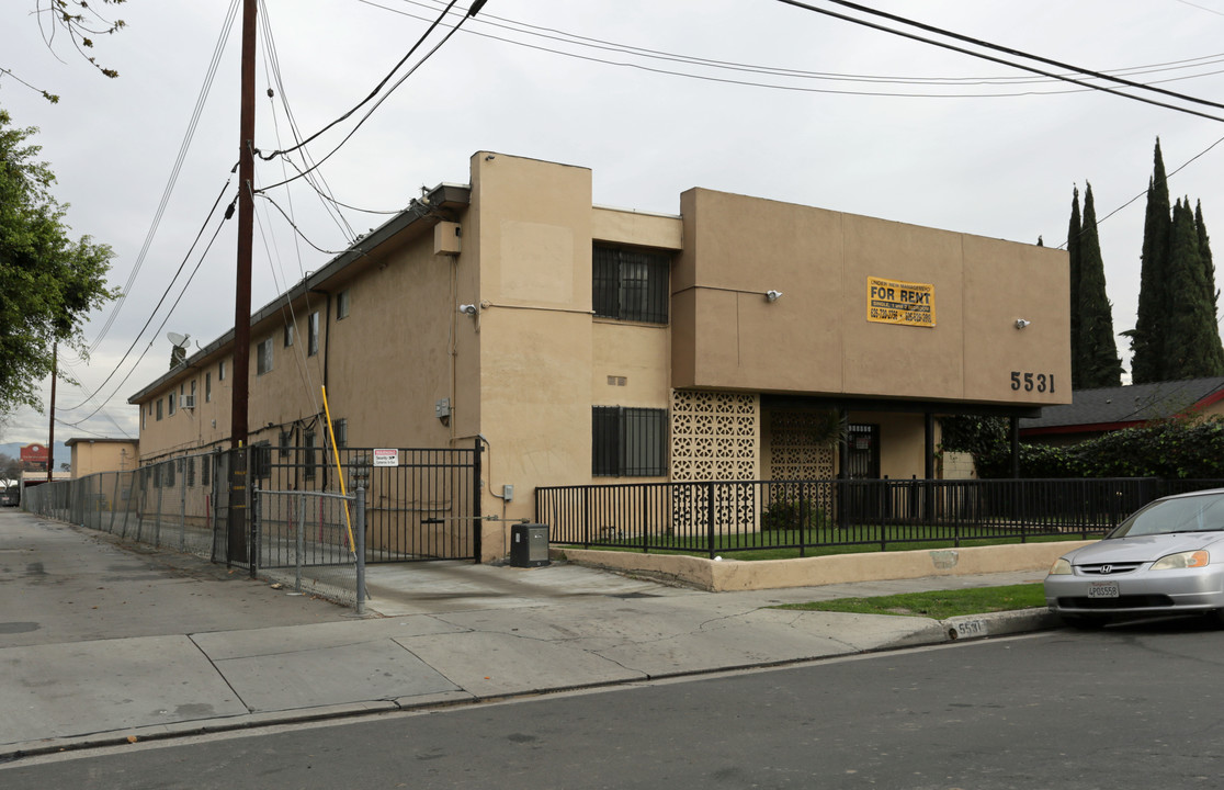 5531 Gotham St in Bell Gardens, CA - Foto de edificio