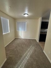 216 E 97th St in Los Angeles, CA - Foto de edificio - Building Photo